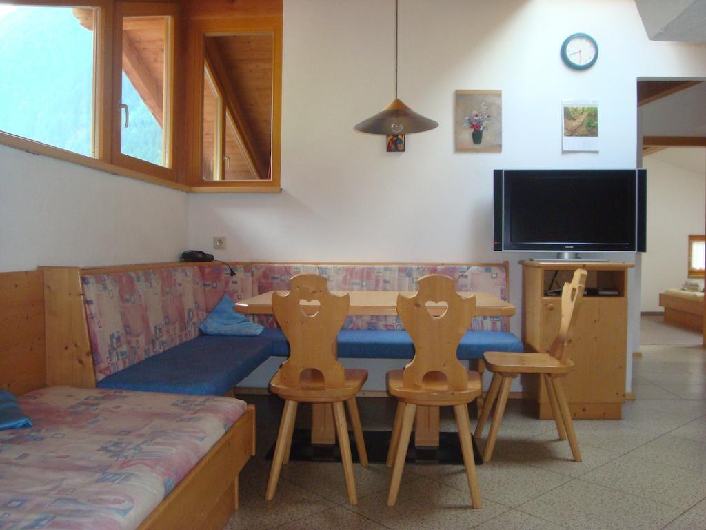 Alpenhaus Christian Apartment Neustift im Stubaital Bilik gambar